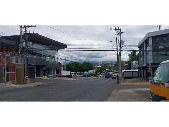 Prime Commercial Space in Escazú - Invest in San José - image 5