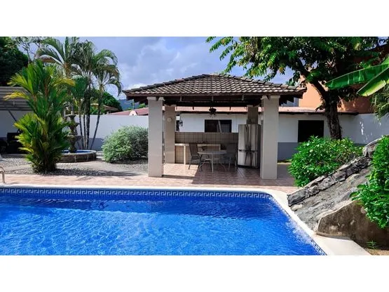 Large multi-family rental property in superb condition and with excellent location - image 3