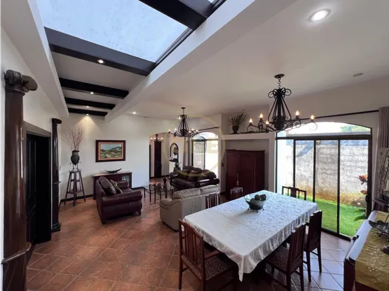 Elegant Residence in Alajuela - image 3
