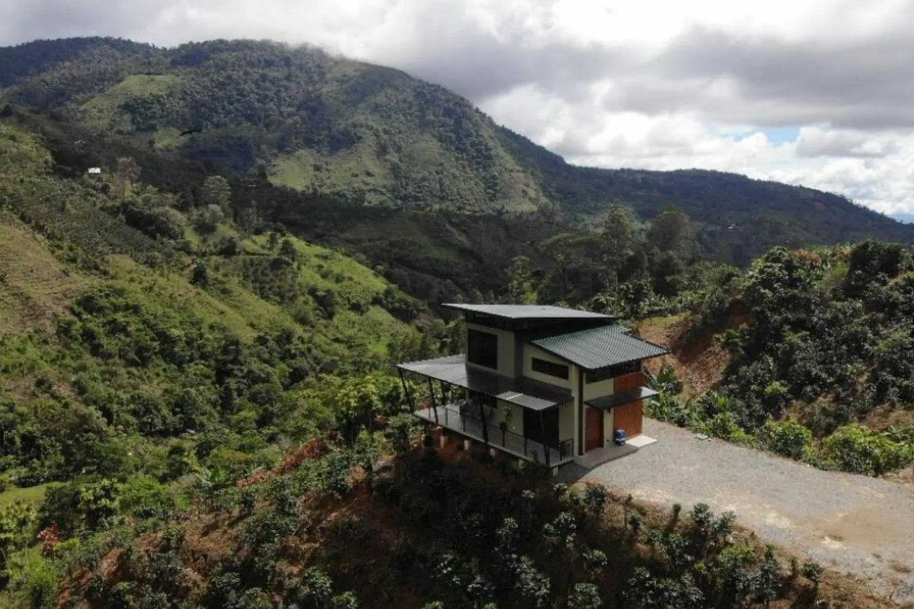 MODERN COUNTRY HOUSE WITH GUEST COTTAGE AMIDST A COFFEE PLANTATION - image 10