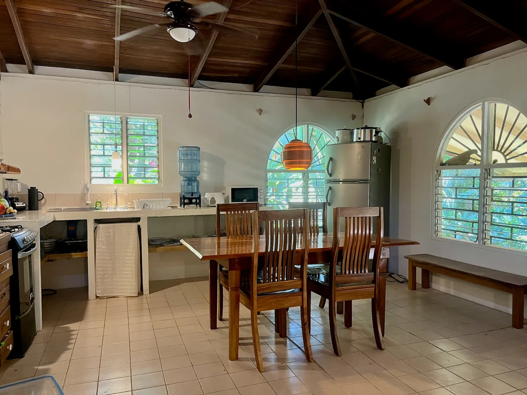 Cozy 3-Bedroom Home on 859m² Lot, Just Steps from the Ocean in Santa Teresa North - image 6