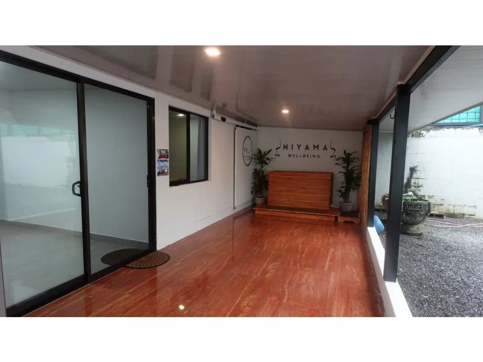  Newly Renovated House With a Prime Location in Jaco Town - image 3