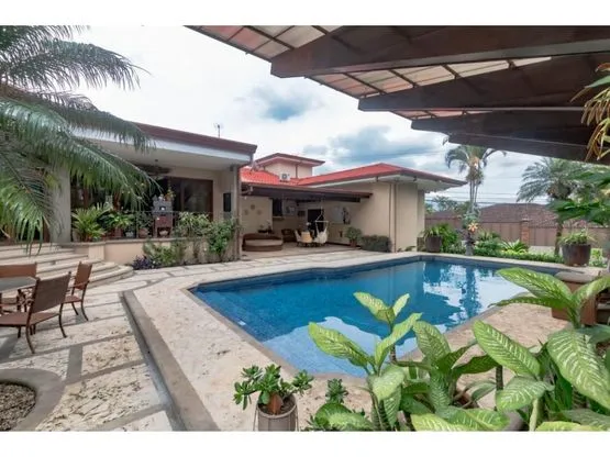 Luxurious Independent House for Sale or Rent in Escazú -Luxury - image 2