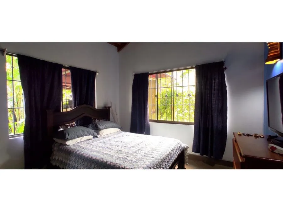 Beautiful House and a very nice and quiet area - image 6