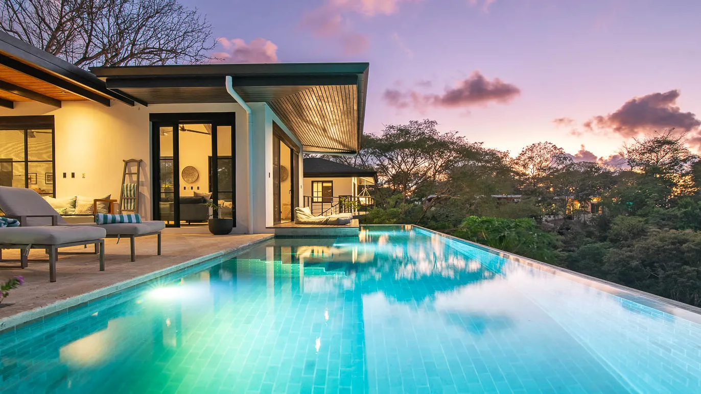 Luxurious 5 bedroom villa with pool and incredible views in Playa Hermosa Santa Teresa - image 2