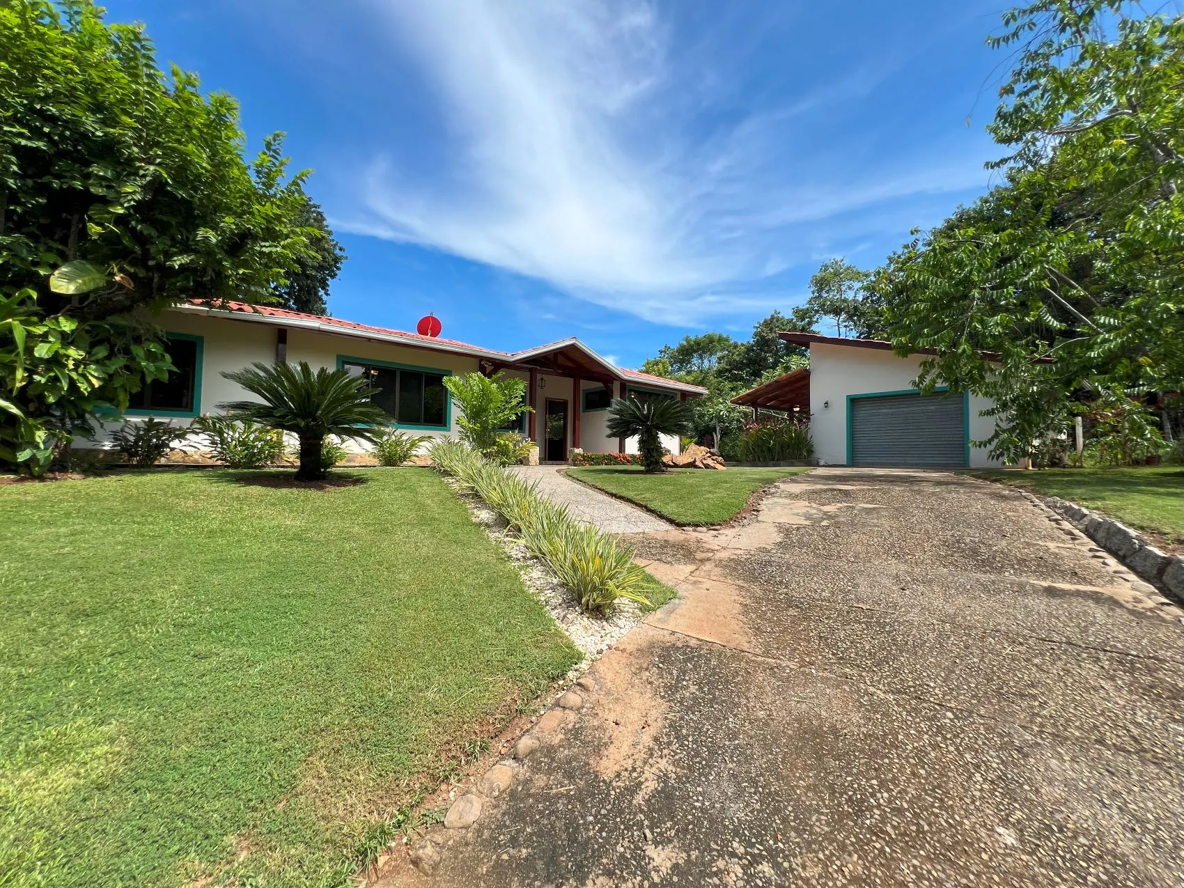Charming 3-Bedroom, 3-Bathroom House with Pool Near Tango Mar – A Tropical Oasis - image 3