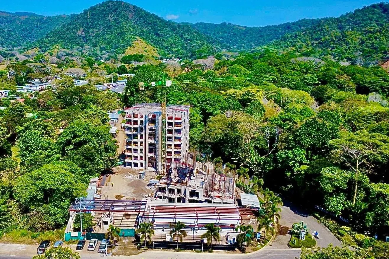 Torres del Mar, Condominuin - image 15