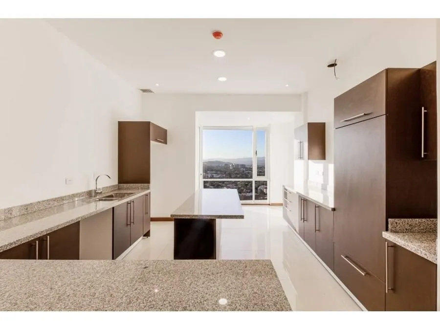 Luxury 3-Bedroom Penthouse in Escazú, San José - image 6