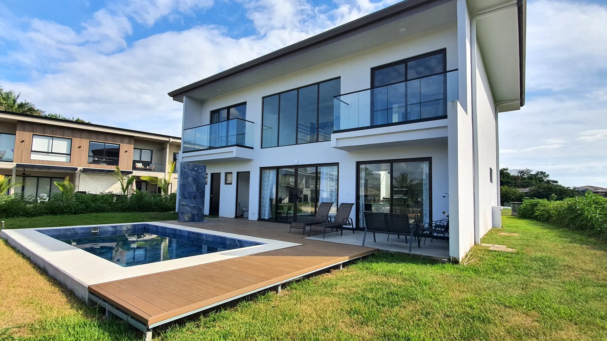 Mistico!!! Exquisite Lake Waterfront property with private pool! Close to the beach. - image 2