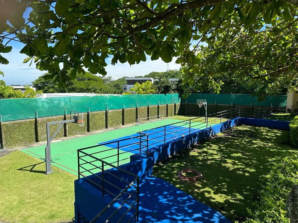 Lot for sale in the exclusive Villa Real development - image 2