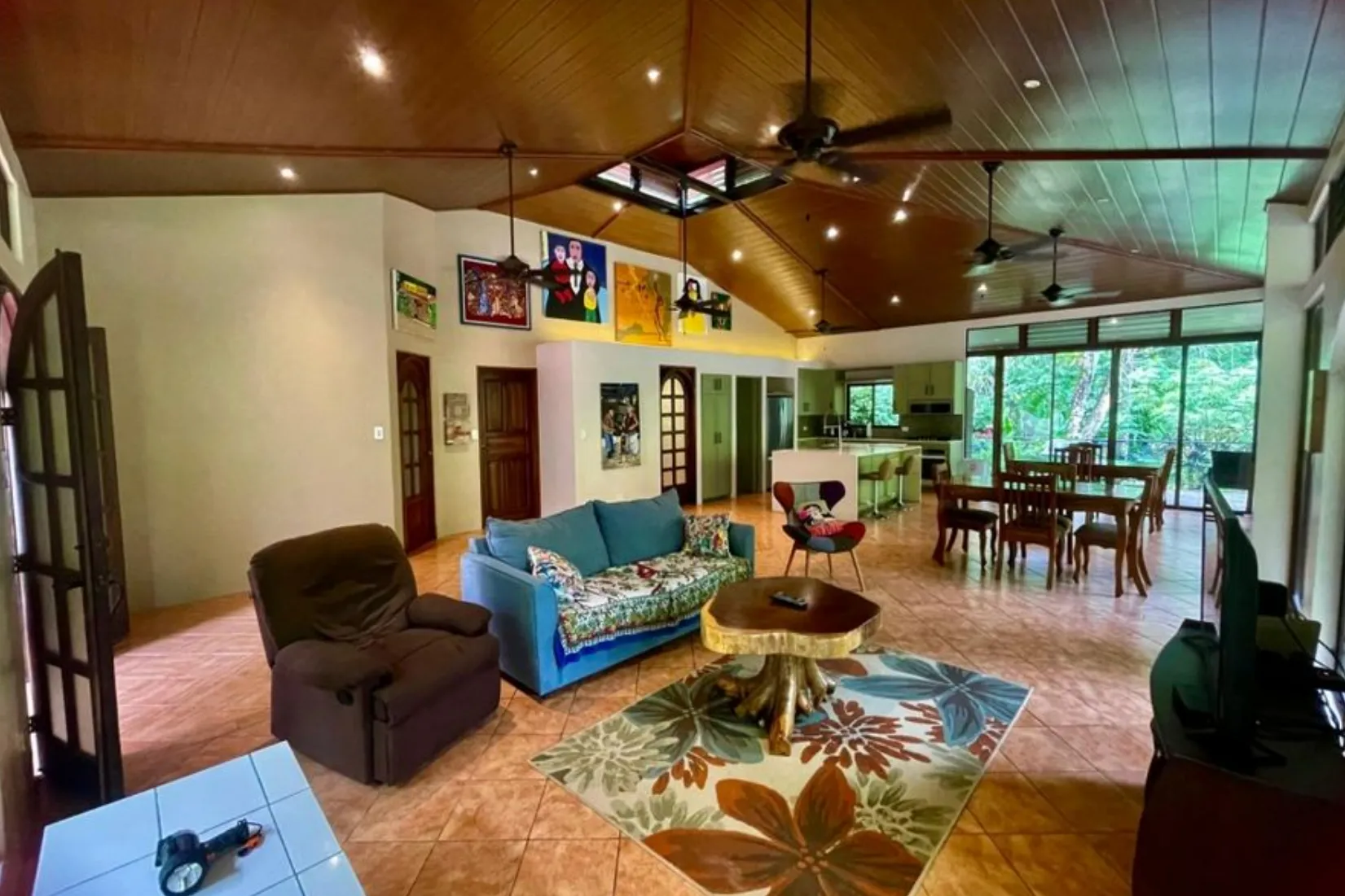 ELEGANT TUSCAN-STYLE HOUSE WITH SWIMMING POOL IN OJOCHAL, COSTA RICA - image 2