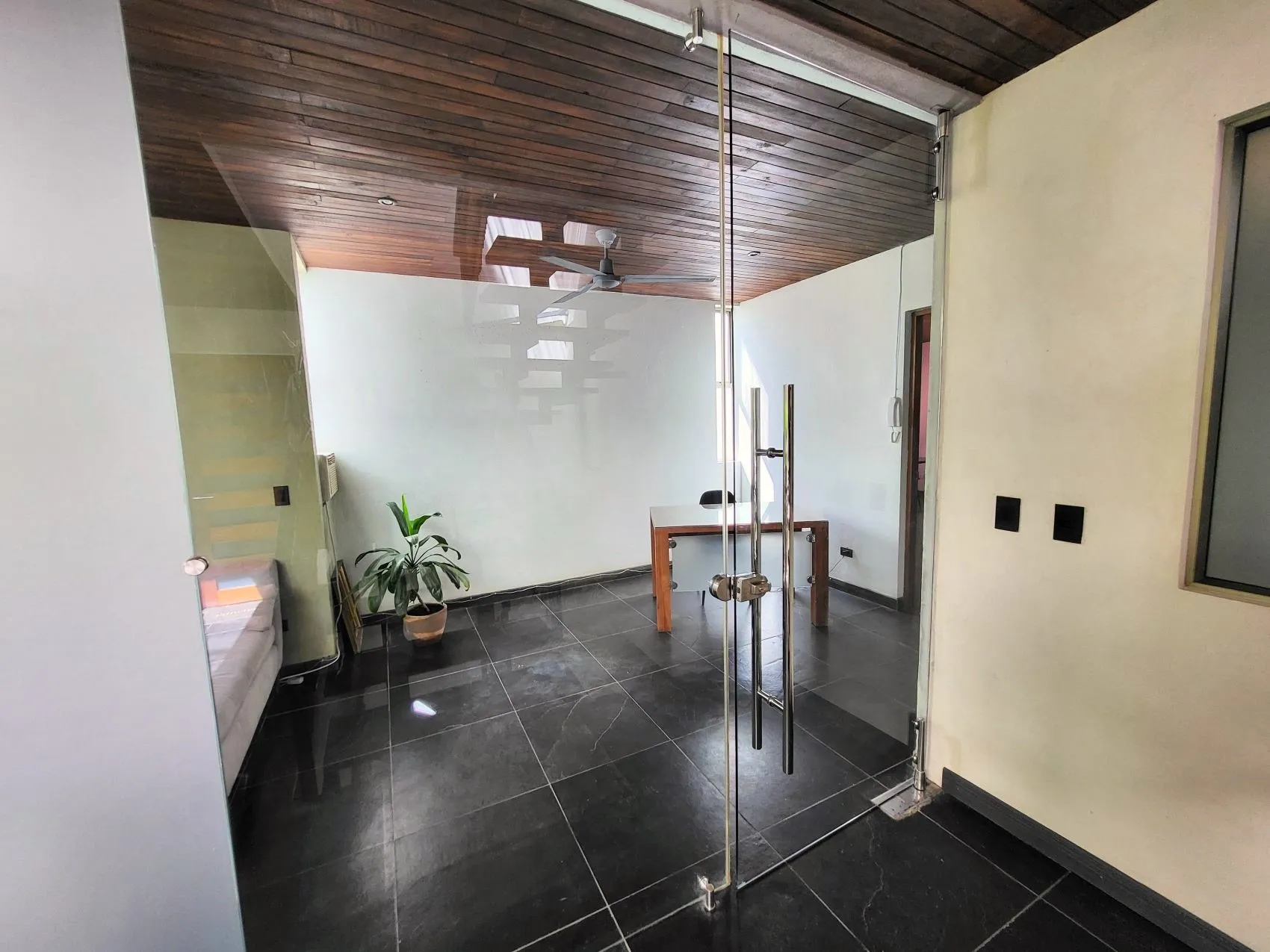 Incredible commercial investment opportunity in a prime location in the center of Santa Teresa - image 8