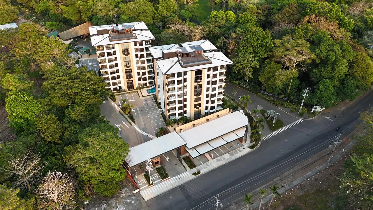 Stunning Playa Jacó Condominium with Pool Views: Your Perfect Coastal Retreat - image 10