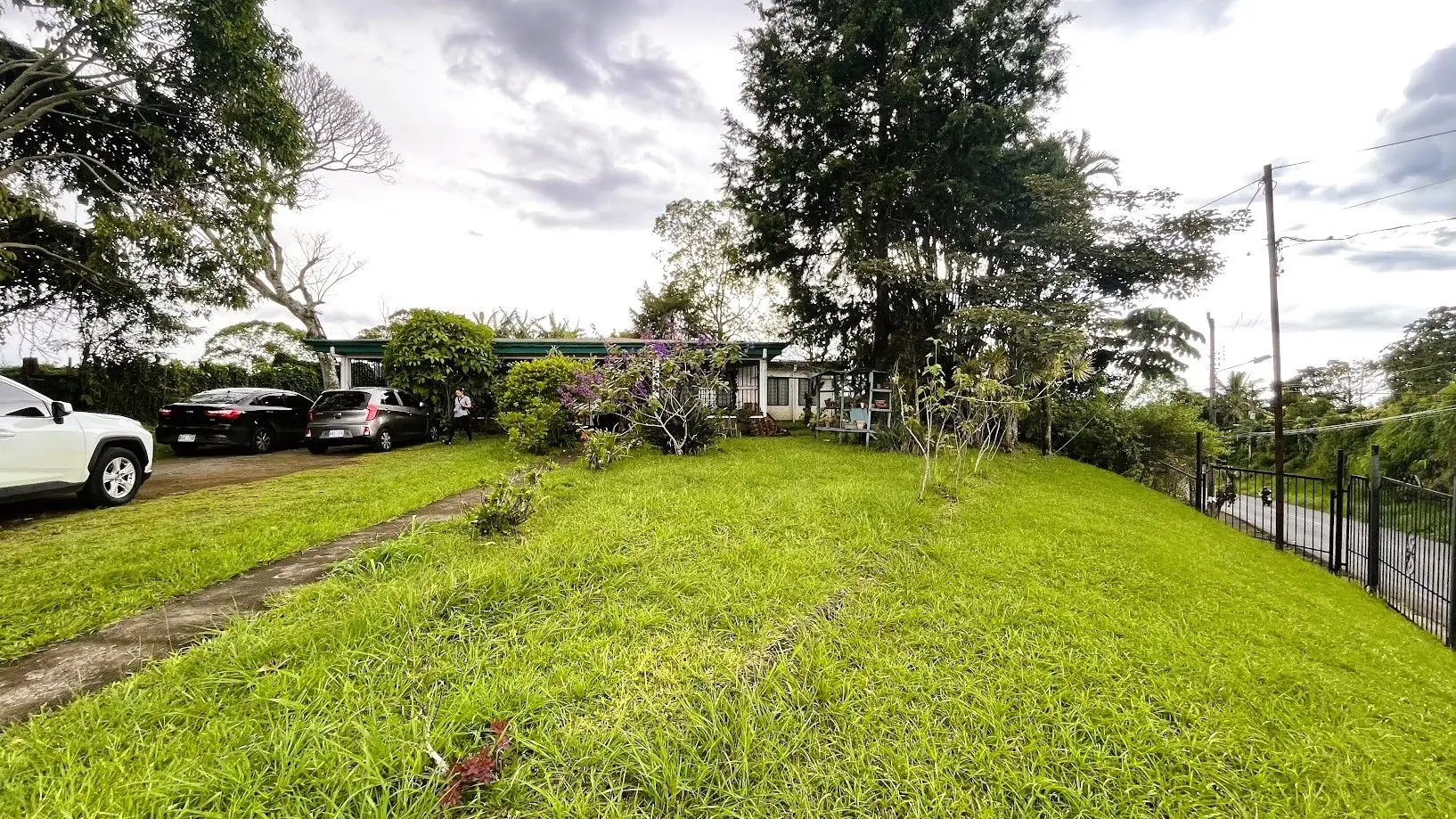 LAND WITH A HOUSE IN CARRIZAL, ALAJUELA - image 9
