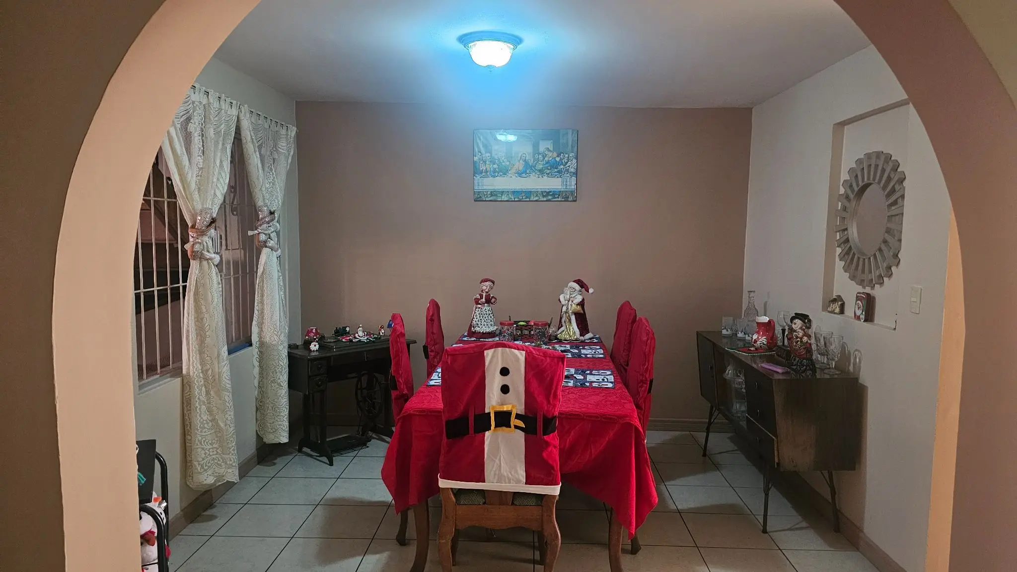 Spacious 6-Bedroom Family Home in Residencial Saint Clare, Moravia - image 2