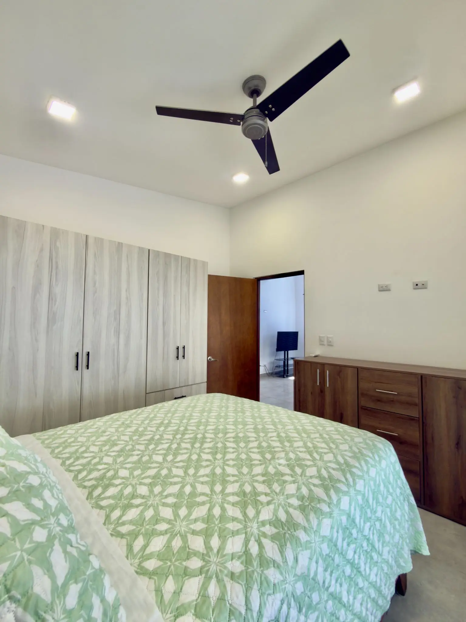 Experience Modern Living in Jacó: Stylish 2-Bed Home in Hacienda Verde Gated Community - image 7