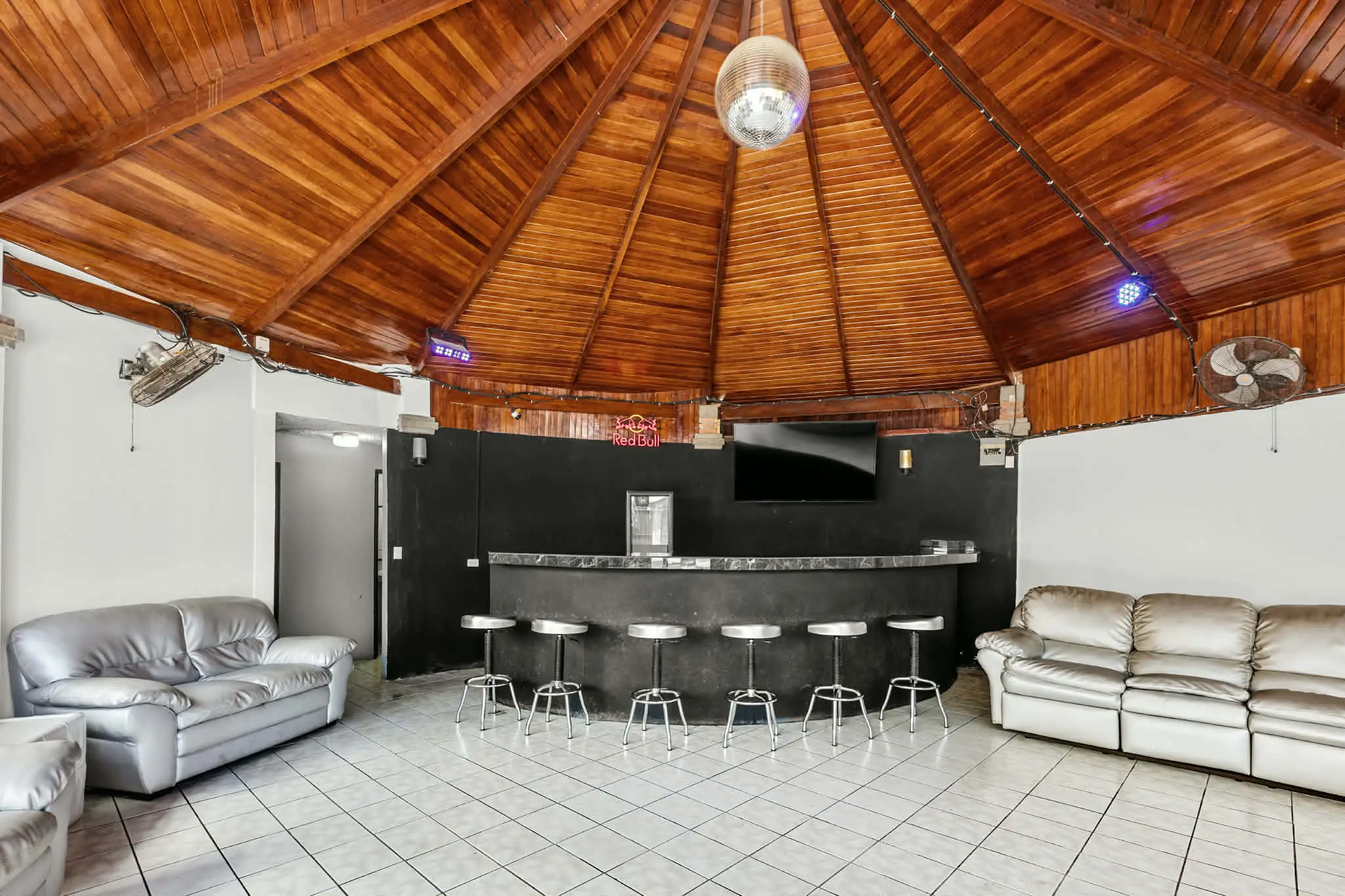 Tropical Paradise:  20-Room Private Vacation Rental Near Cocal Casino - image 13