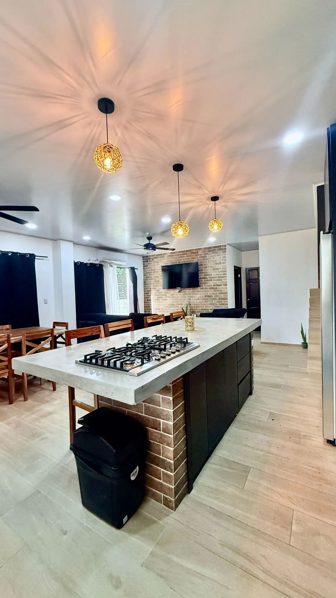 Luxury 4-Bedroom Home with Mountain Views in Playa Hermosa - image 14