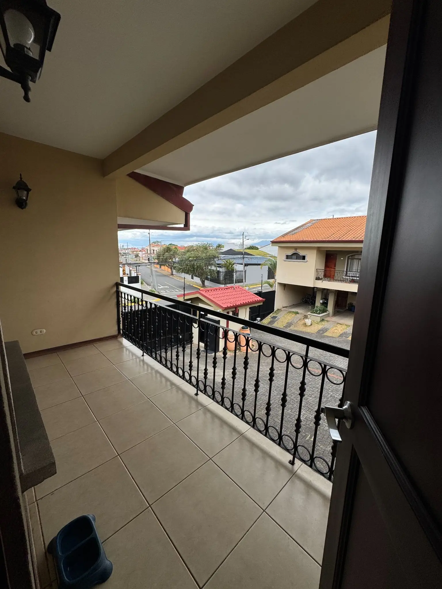 Sale / Spacious and comfortable home in a gated community - image 13