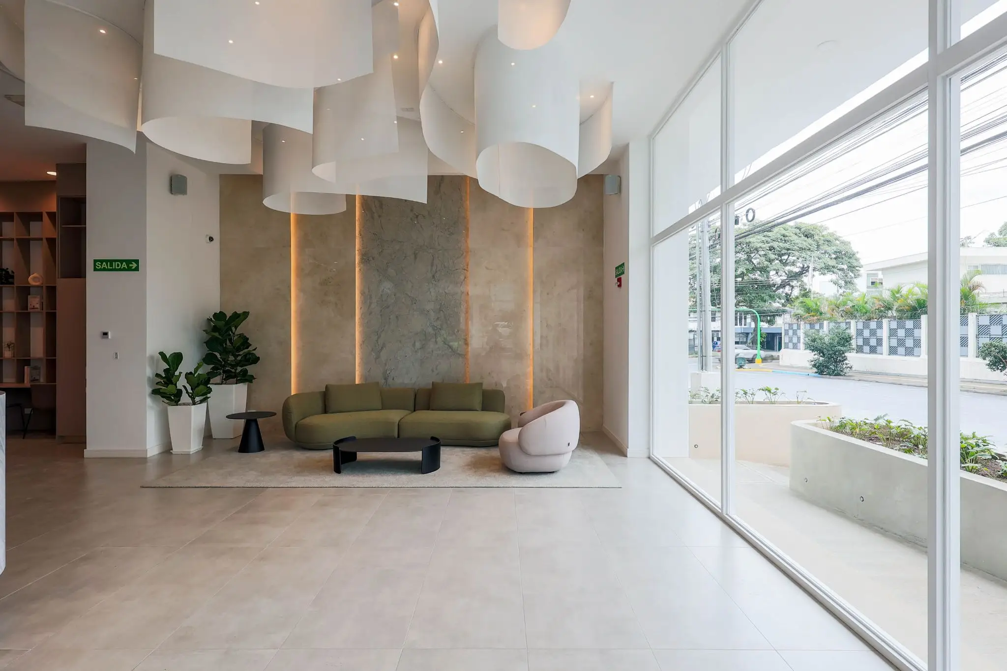 Contemporary City View Apartment in Nunciatura - image 2