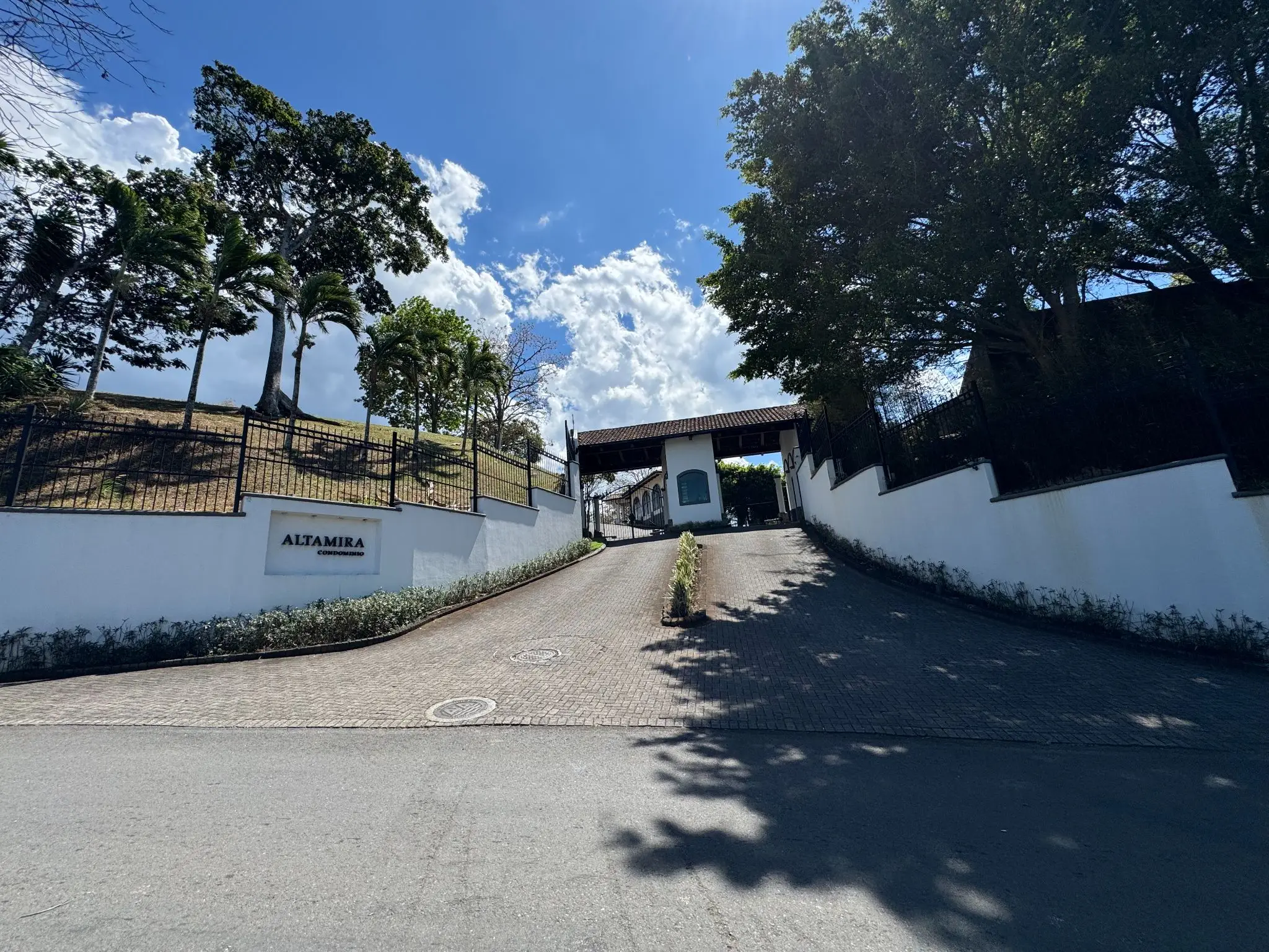 Sale / Impressive Lot in The Altamira Condominium, Ciudad Colon, San Jose  - image 3