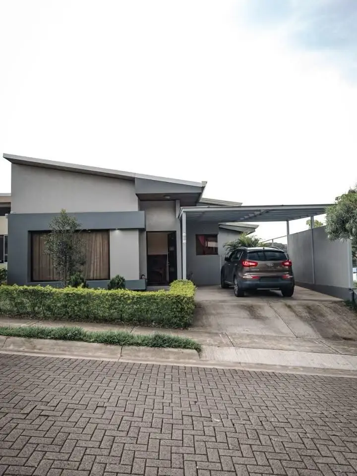 Modern 2.5-Bed Home in Grecia, Alajuela - Ideal for Families - image 6