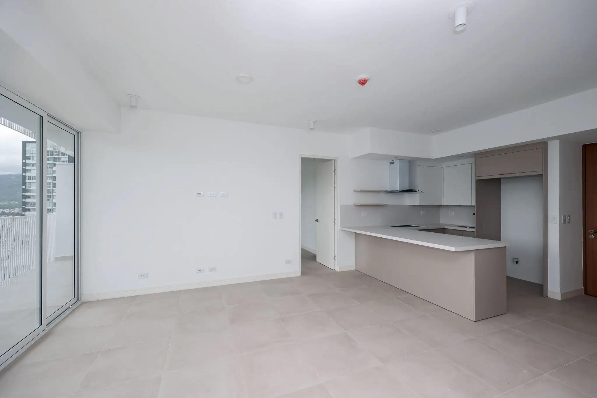 Contemporary City View Apartment in Nunciatura - image 7