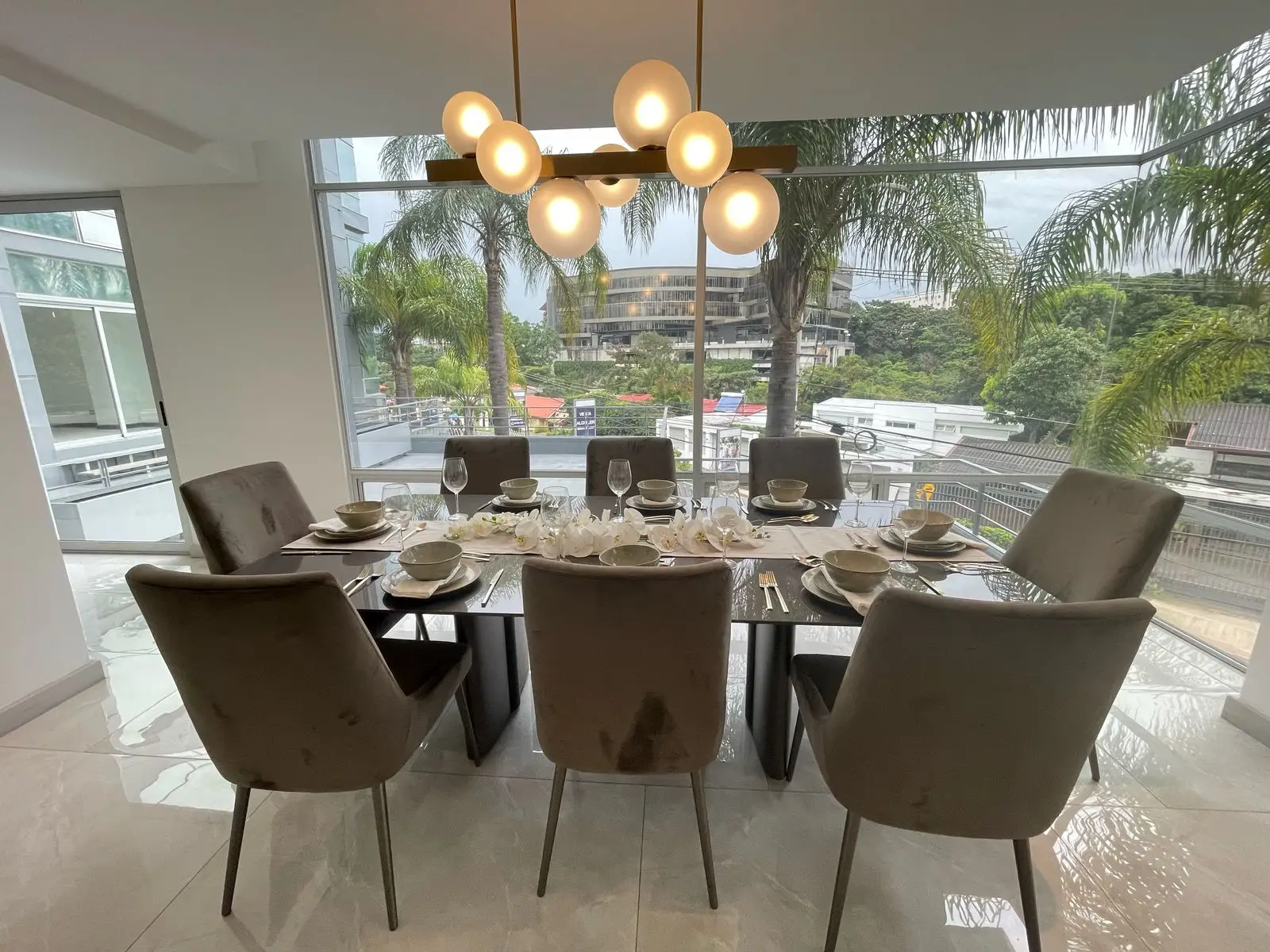 Luxury 3-BR Apartment in Secure Escazú Community - image 3