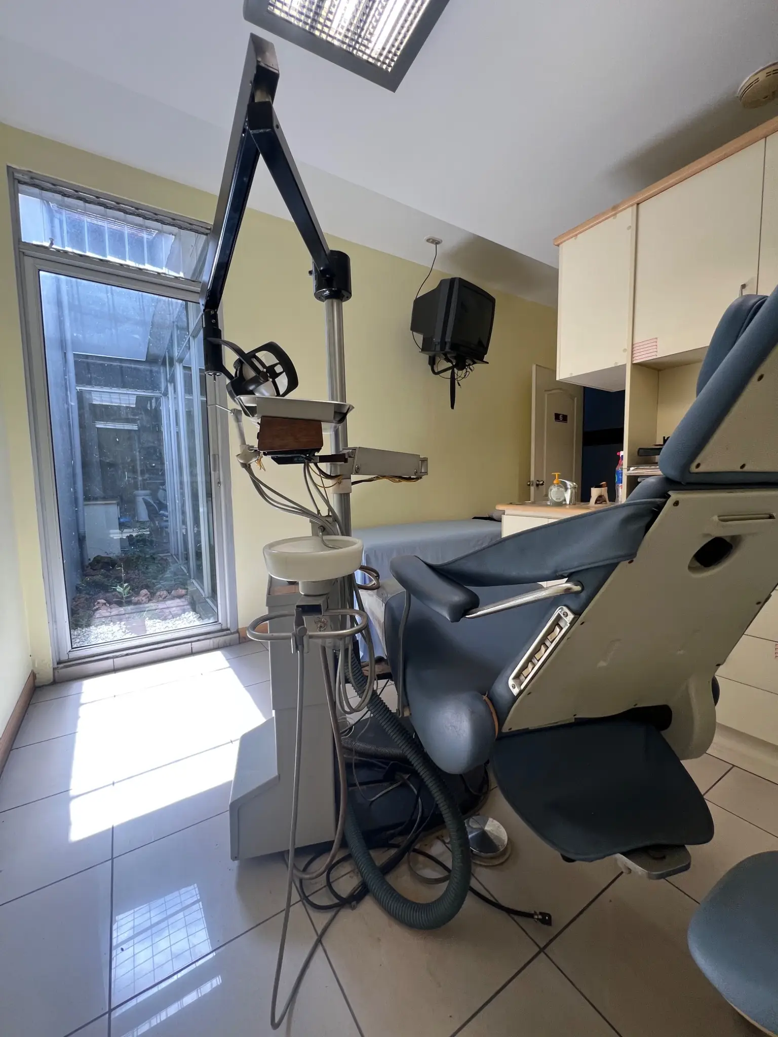 San José Commercial Building: Turnkey Medical & Dental Clinic - image 11