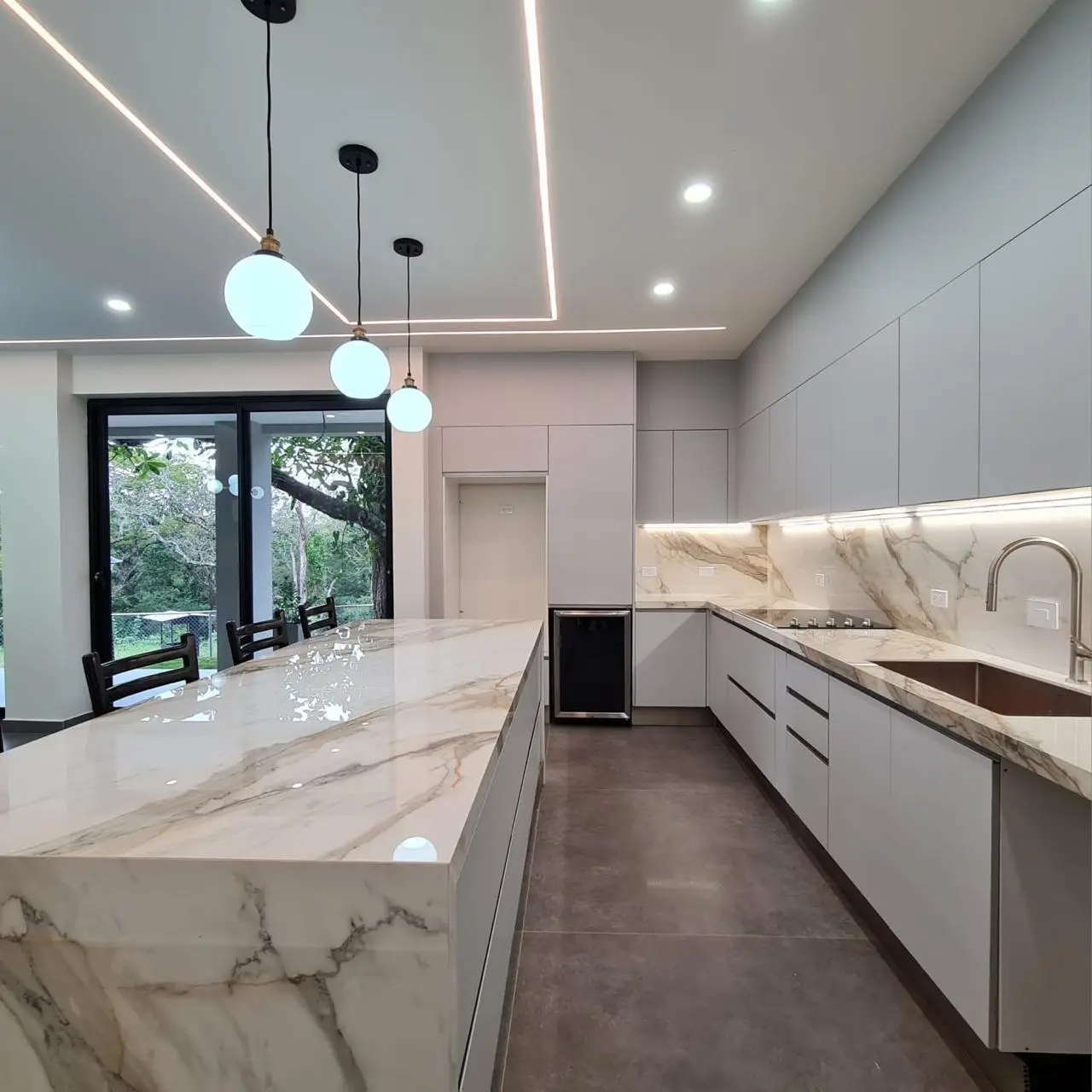 Modern Luxury 4-Bedroom Home in Guácima Gated Community - image 3