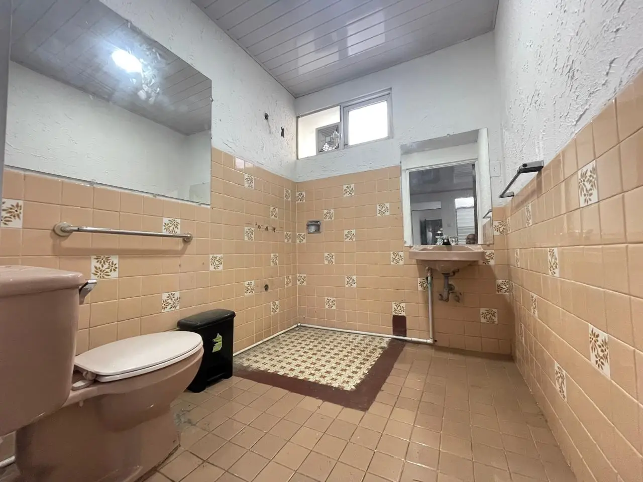 Alquiler Local Comercial Bo. Escalante - image 11