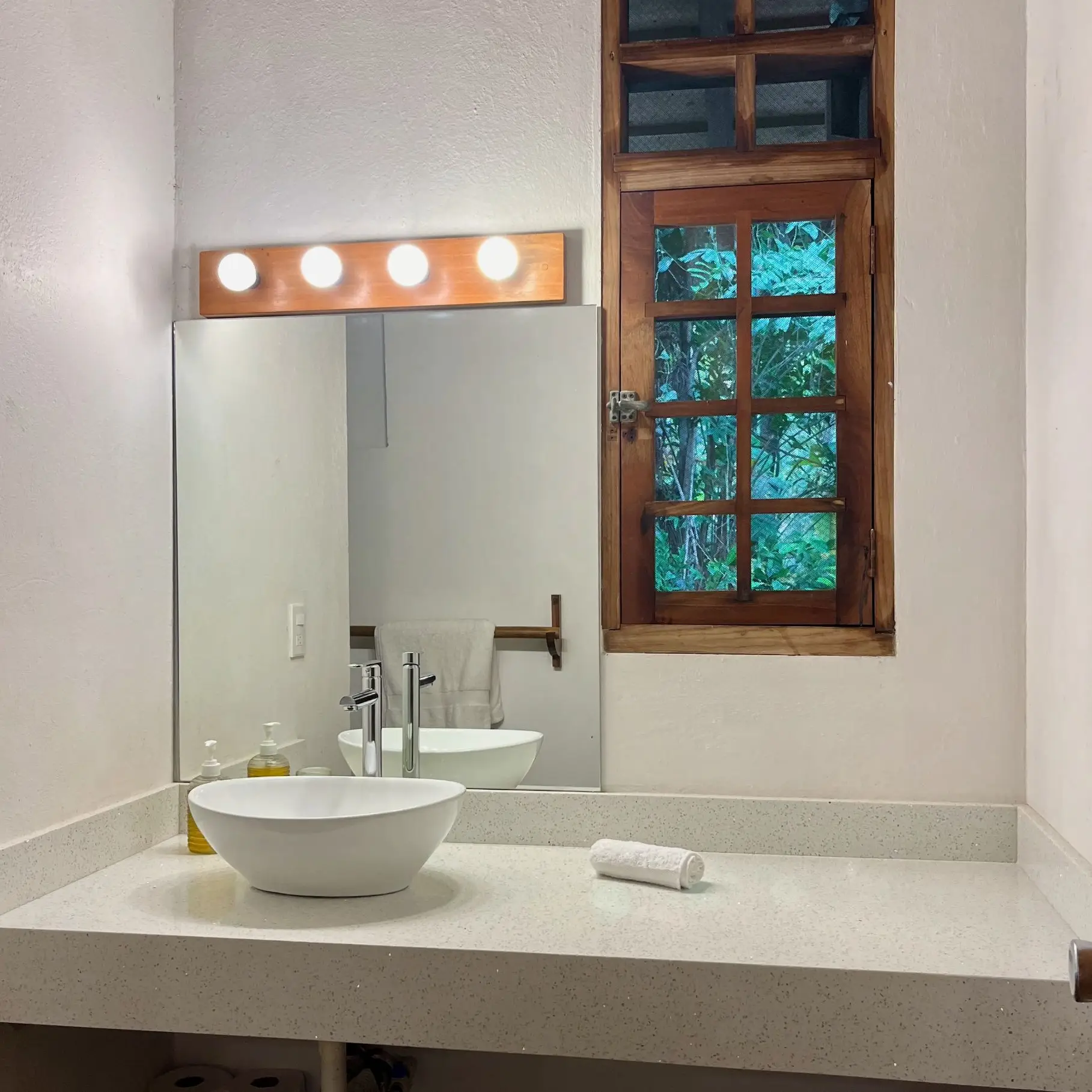 Oceanfront 3 Bedroom Home with Terrace, Surf & Sunset Views - image 15