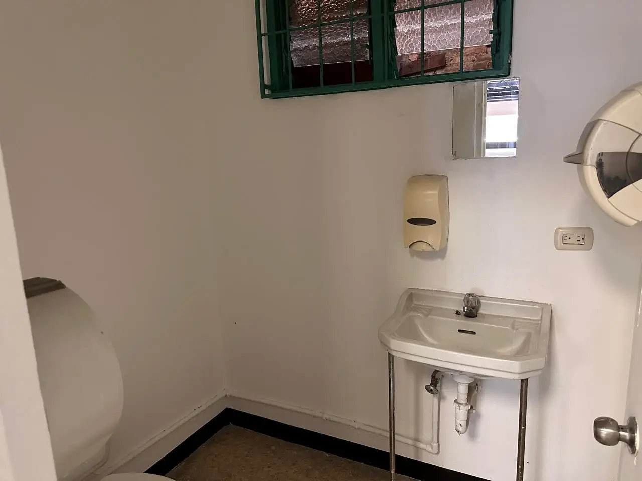 EDIFICIO COMERCIAL DE ALTO IMPACTO EN SAN JOSÉ CENTRO  698 m² de Construcción | Distrito Catedral | Zona ZC-2 - image 5