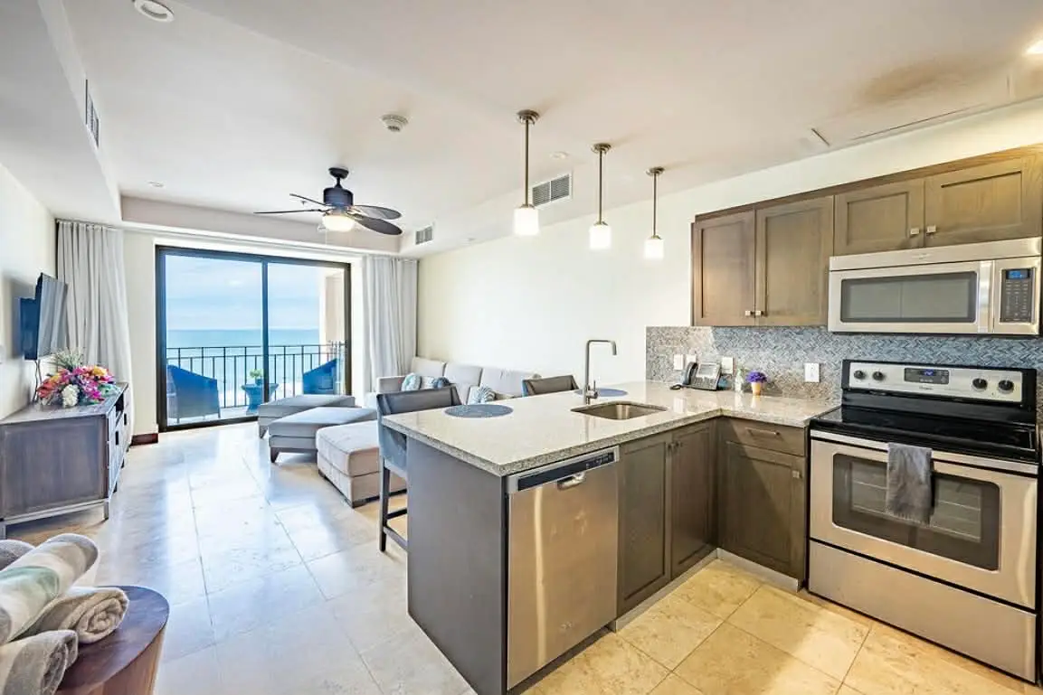 Beachfront Ocean View 1-BR Condo at Croc’s Resort & Casino – Jacó - image 2