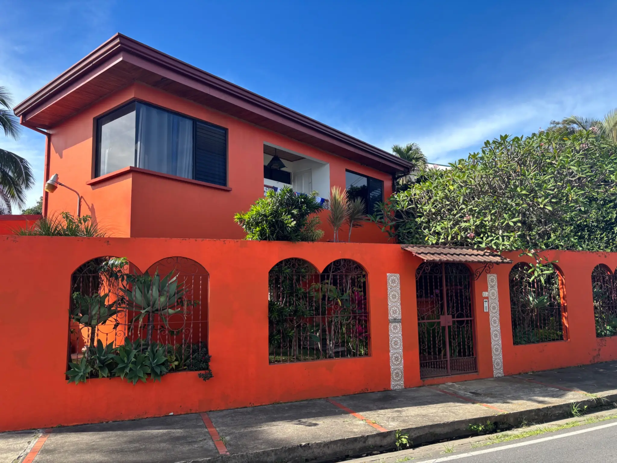 Sale / Lot with Two Houses to remodel, Los Laureles Residential, San Rafael, Escazu, San Jose - image 2