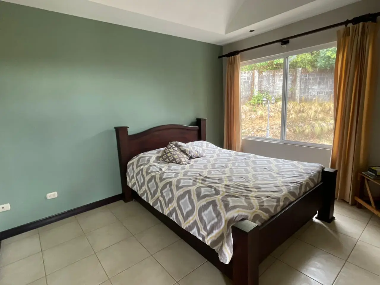 Stunning 3-Bed Modern Home with Expansive Gardens in Grecia, Costa Rica - image 11