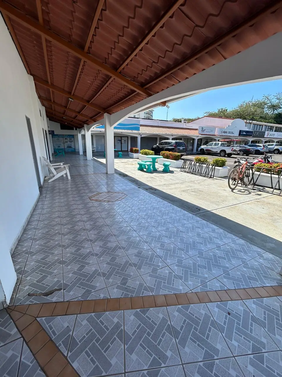 Commercial Building for Sale in Jacó | Plaza Boulevard Location | Near Beach | Main Road - image 4