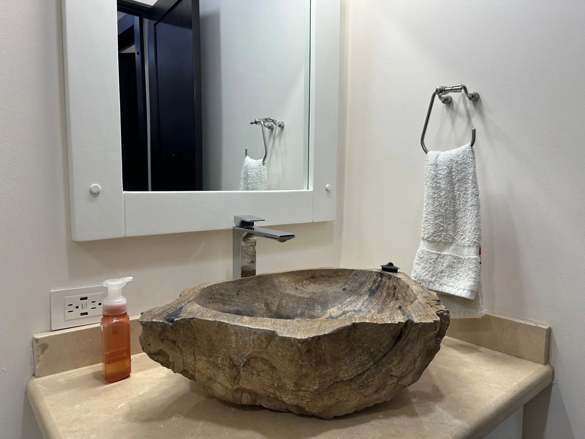 Modern Tropical Oasis with Private Pool in Jacó Sol, Costa Rica - image 7