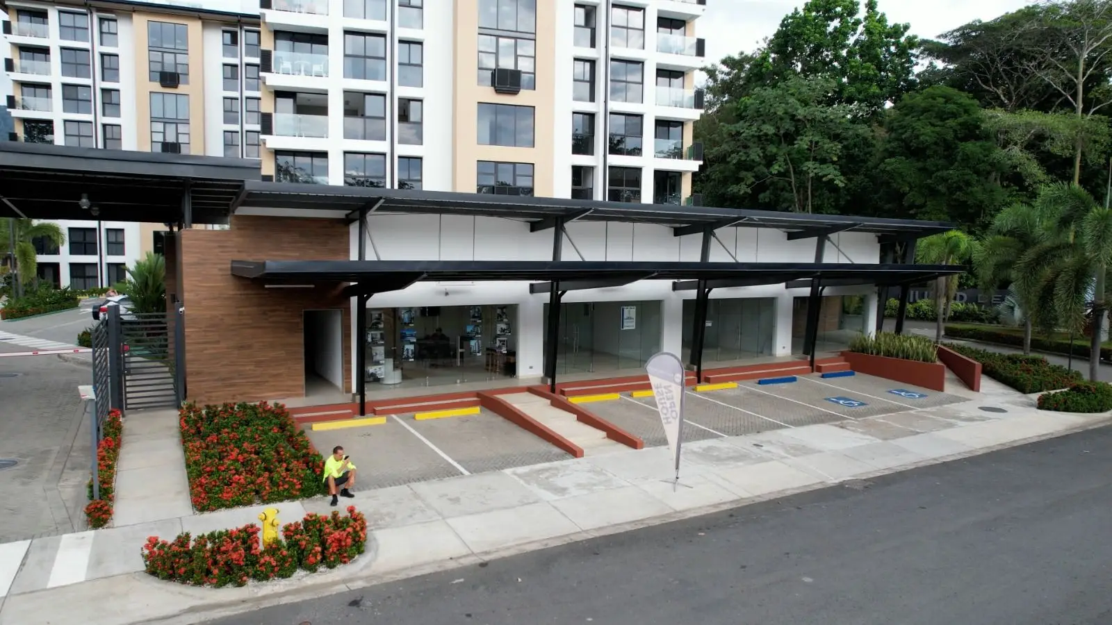 Brand New Commercial/Office Space in Prime Jacó Location  - image 6