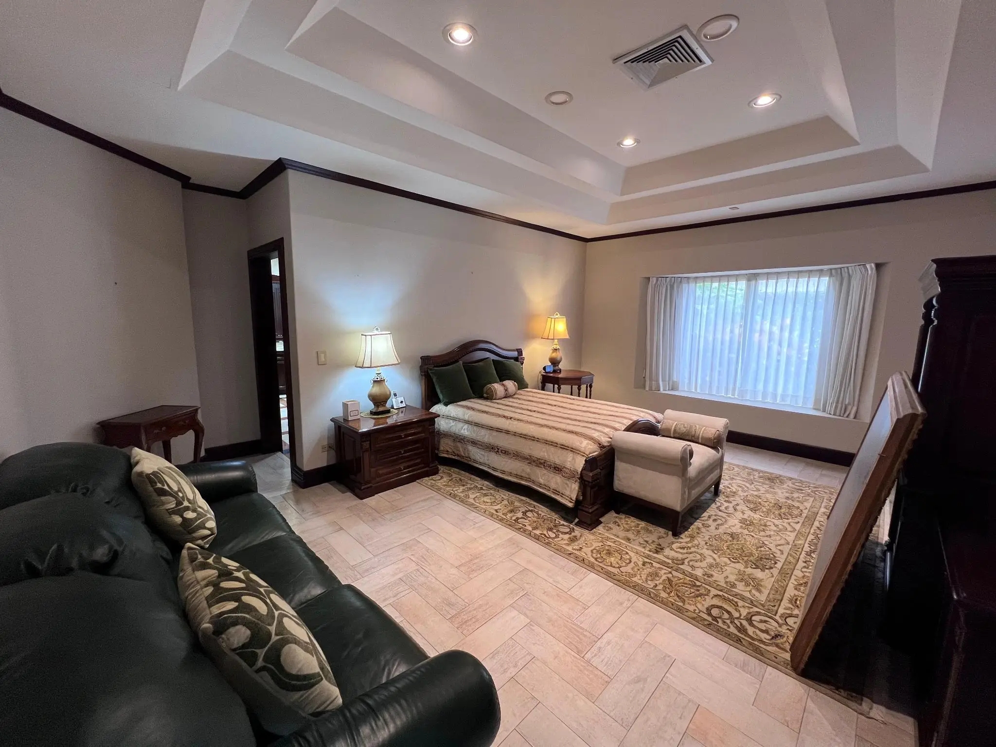 Luxury Home in Bosques de Lindora, Santa Ana - image 3