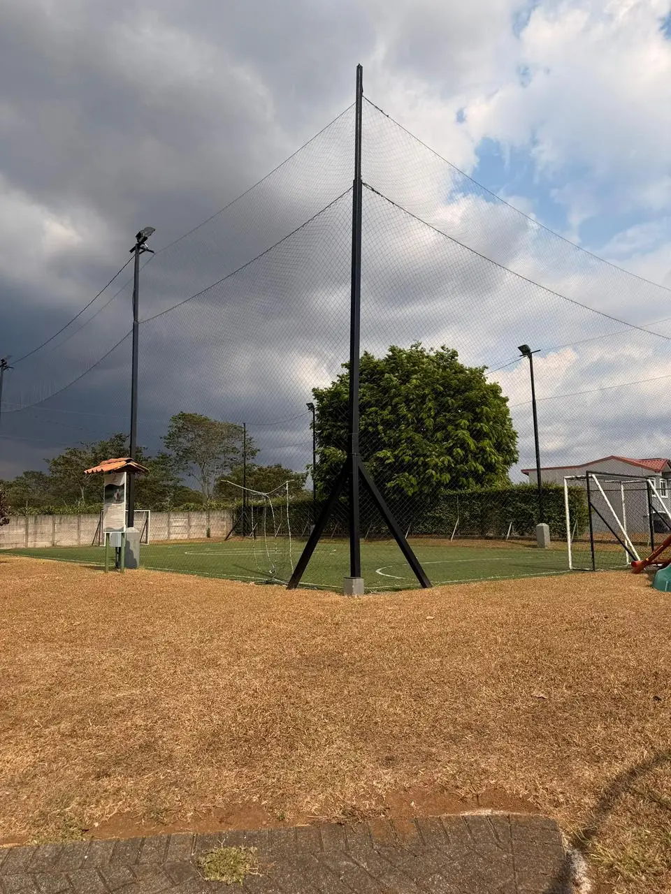 Excellent 231 m² lot on Central Avenue in Grecia, Costa Rica - image 6