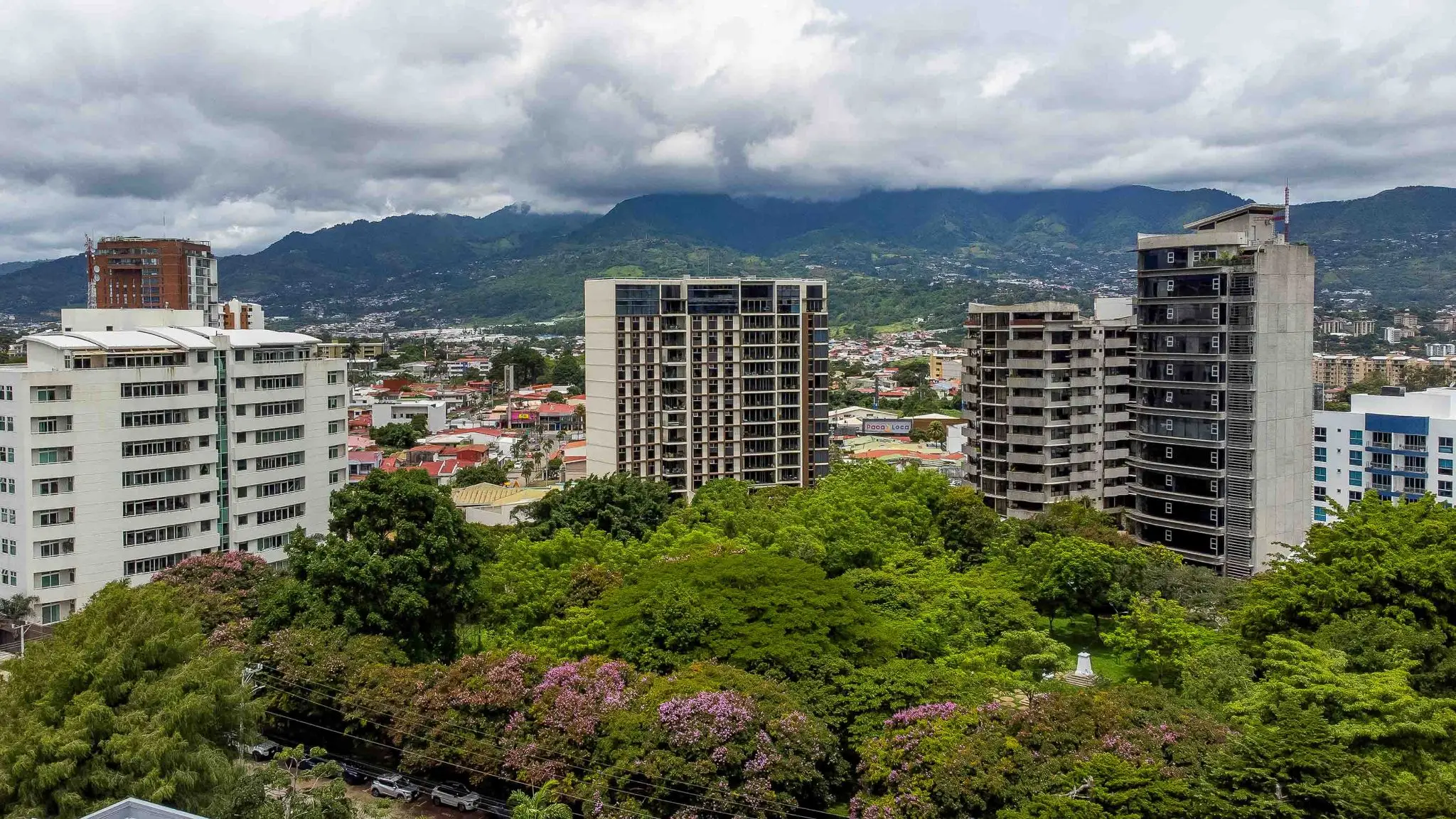 Luxury 3 bedroom Apartment in Nunciatura - image 10