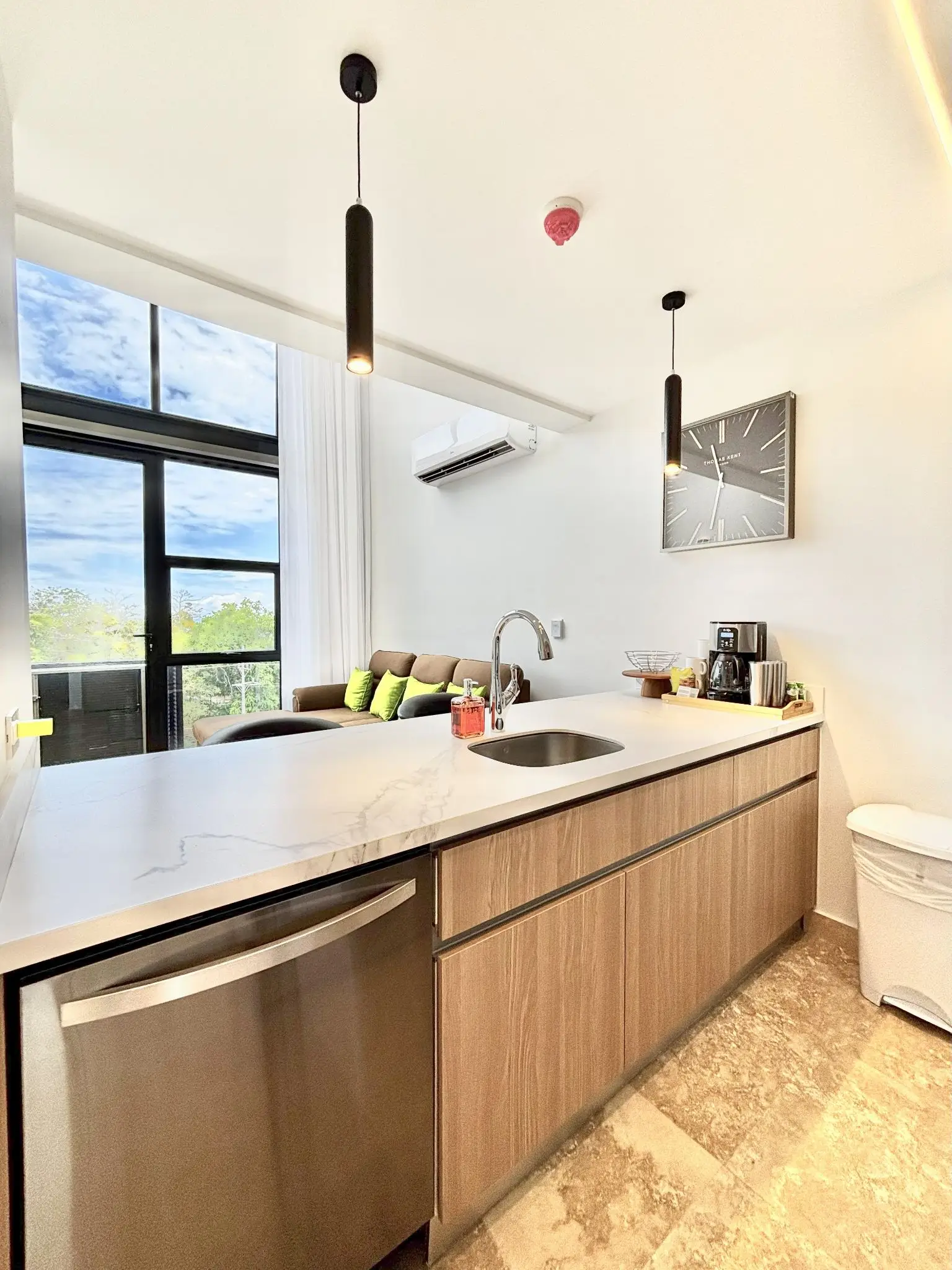 Modern 1-Bed Loft in Jacó with Stunning Ocean Views - image 10