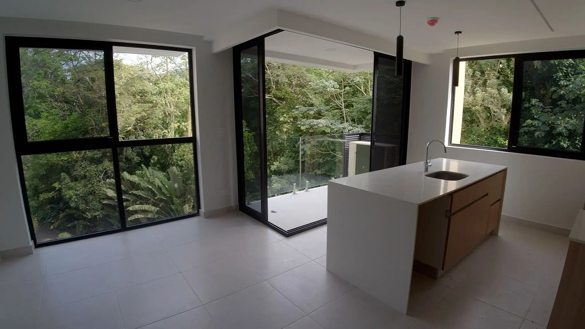 Modern 3-Bedroom Condo in Jacó's  Torres del Mar - image 6