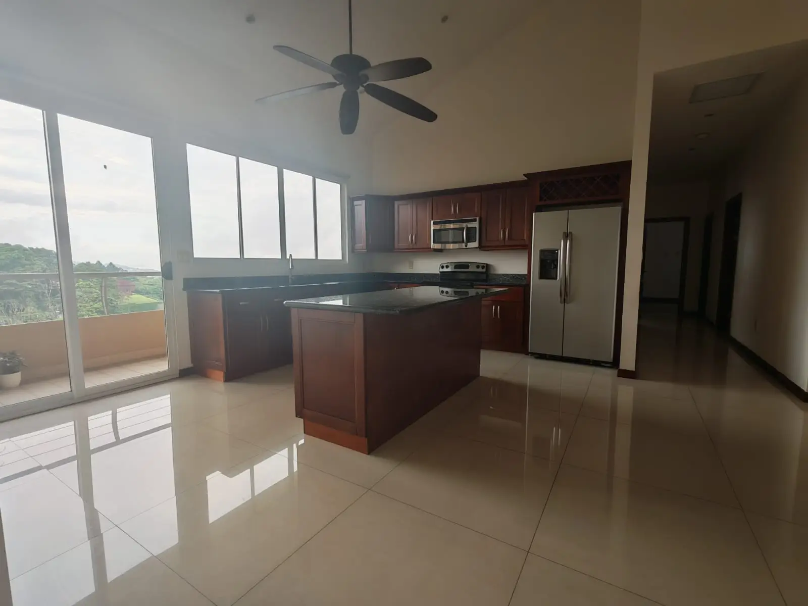 Exclusive penthouse for rent in Bello Horizonte, Escazú, with panoramic views - image 3