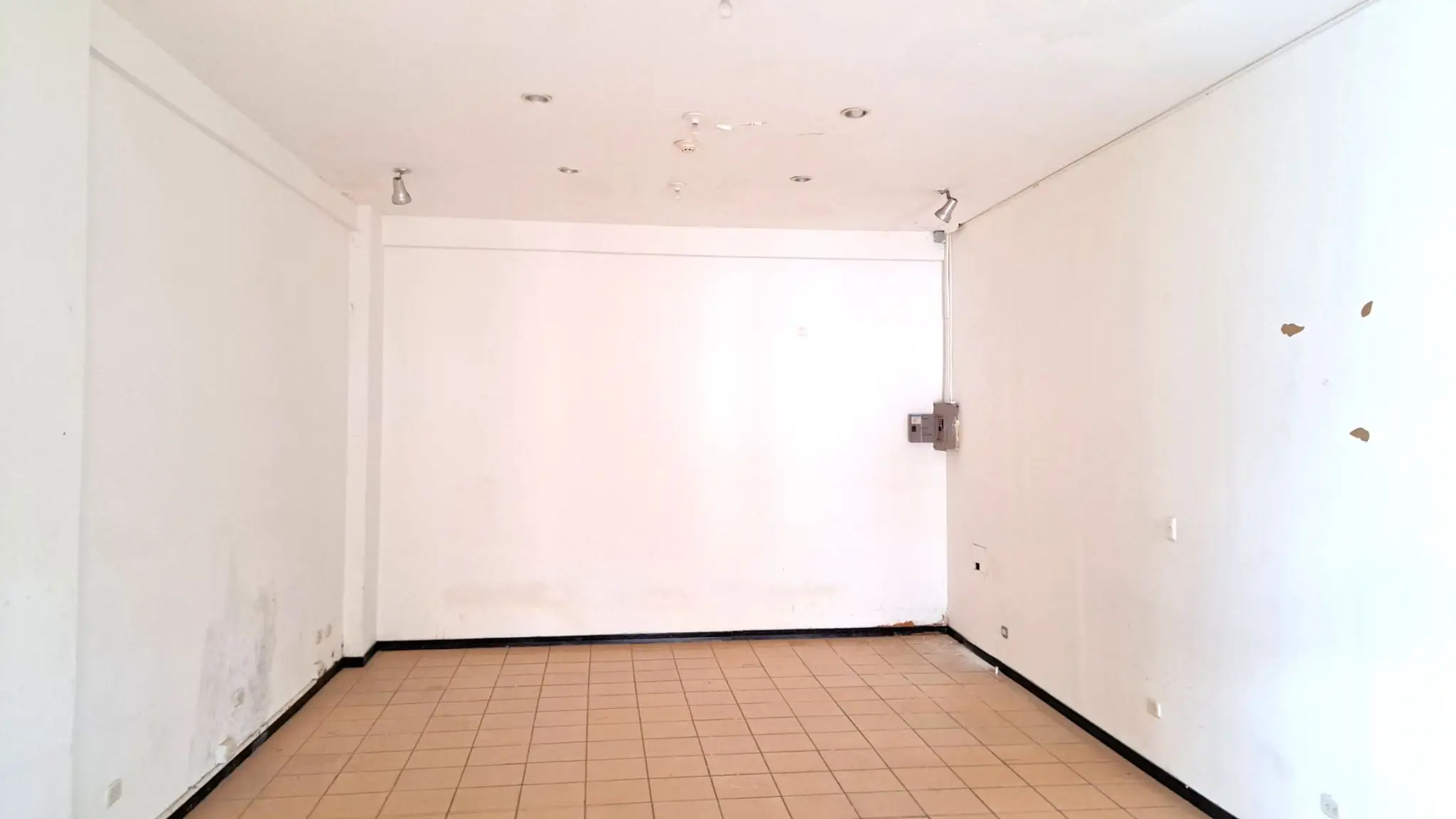 Versatile Office/Retail Space for Sale at Plaza Coral in Jacó - image 3