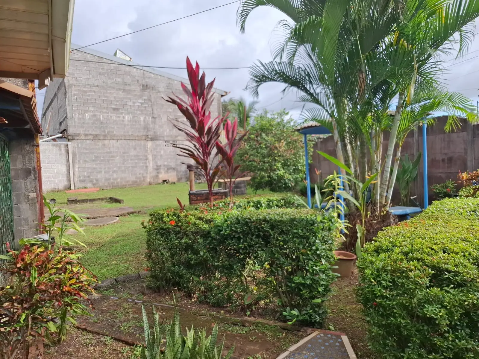 Strategically Located Home with Large Lot & Investment Potential in Herradura - image 8