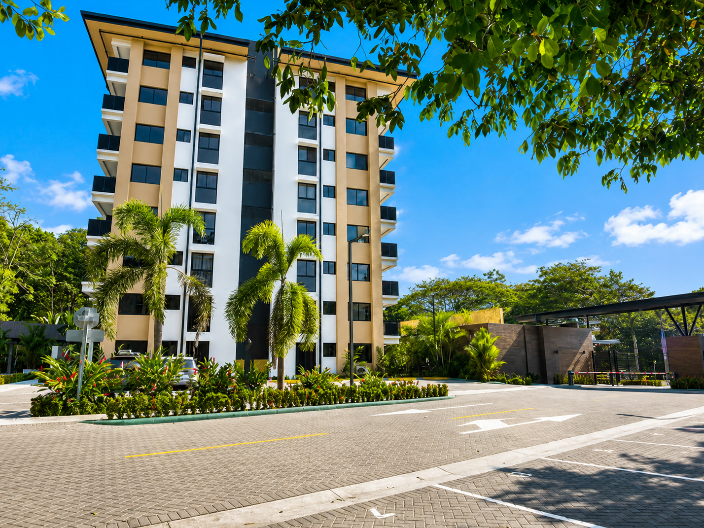 Sale / Stunning Condominium Beach Apartments, Jaco, Puntarenas - image 3