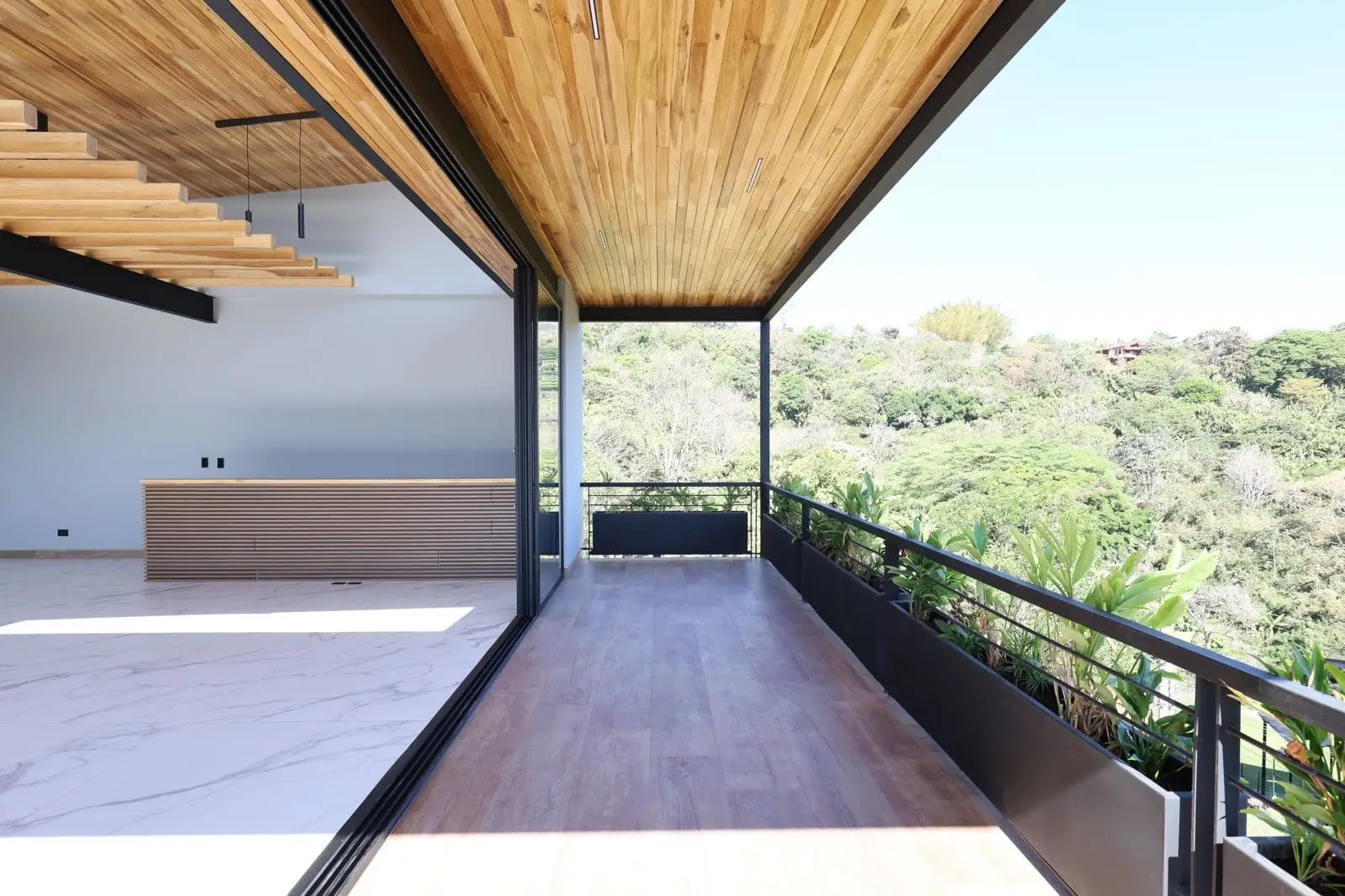 Exclusividad y Naturaleza: Residencia de Lujo con Vistas Panorámicas en Naranjo - image 9