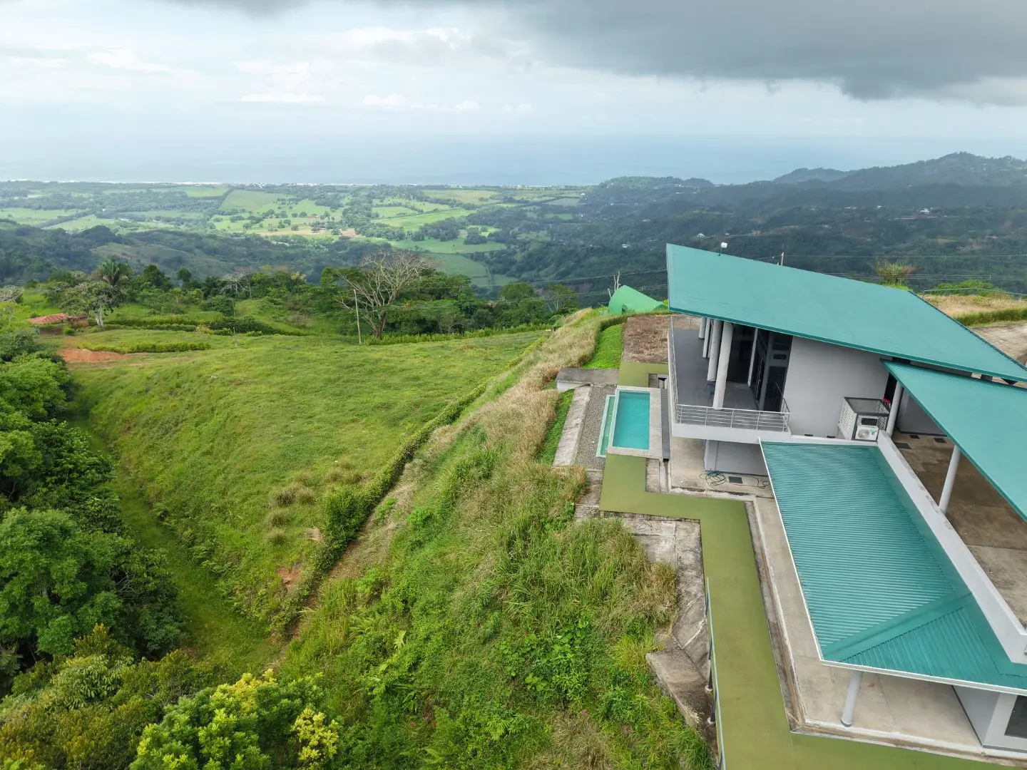 Hermosa Clouds: Luxury Mountain Estate with Breathtaking Ocean Views - image 6